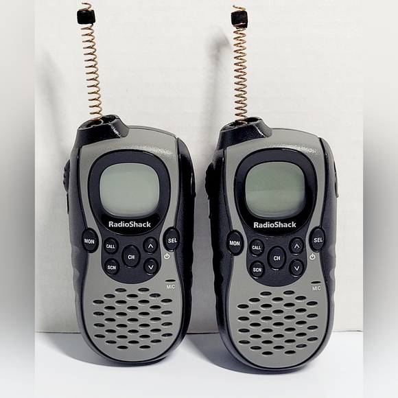 (Lot Of 2) Radio Shack GMSR/FRS 21-1918 Model Gray Two-Way Radio TESTED WORKING - Picture 1 of 8